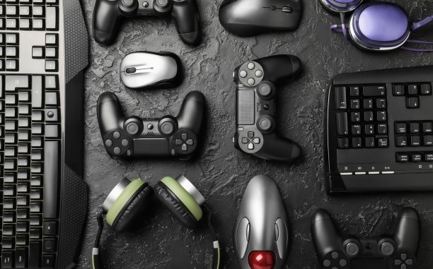 Merawat Laptop Gaming: Gunakan Mouse dan Keyboard Eksternal/ by Matador168